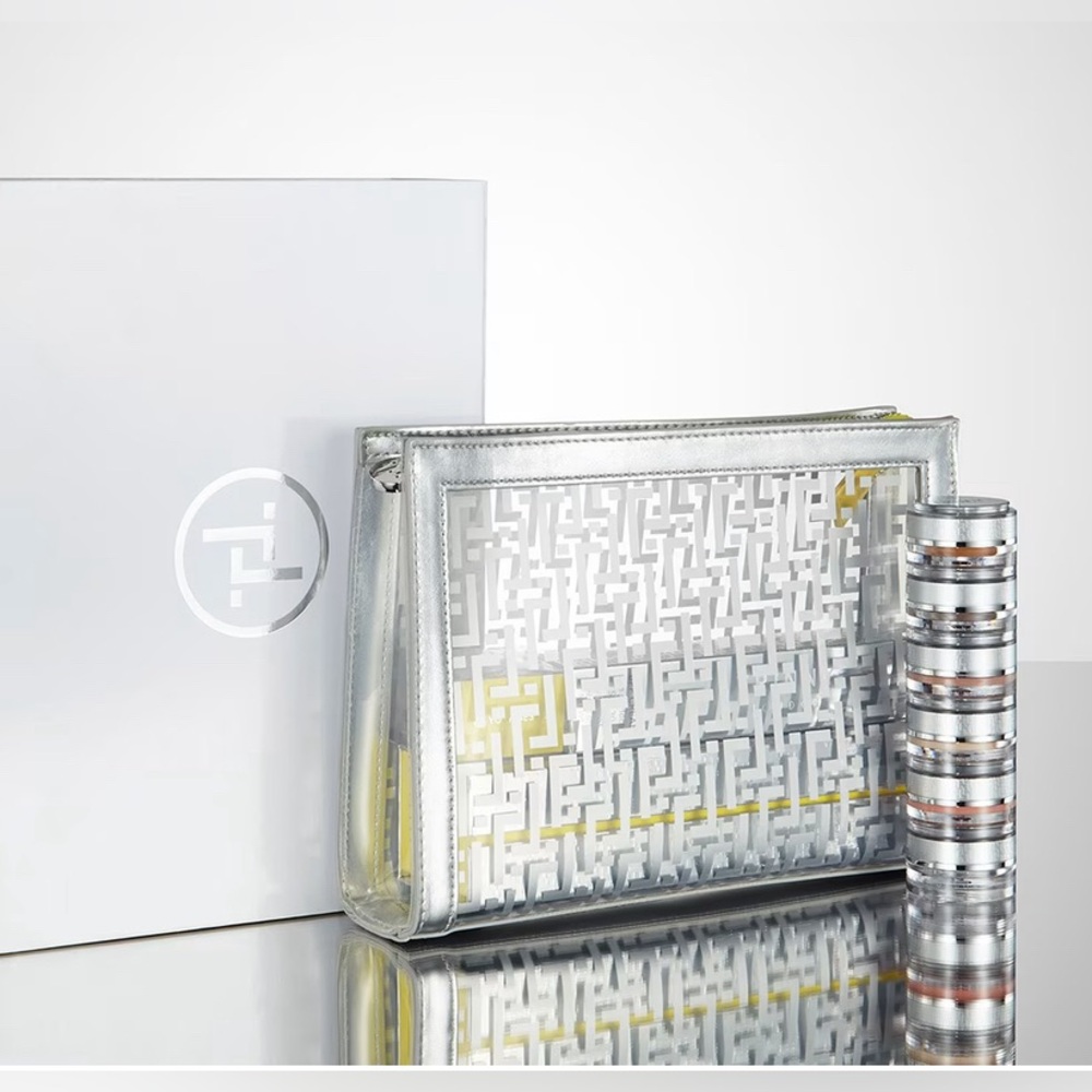 Trinny London Chepstow Make Up Bag Large Silver Platinum Grey Gray 10 X 7 Inches